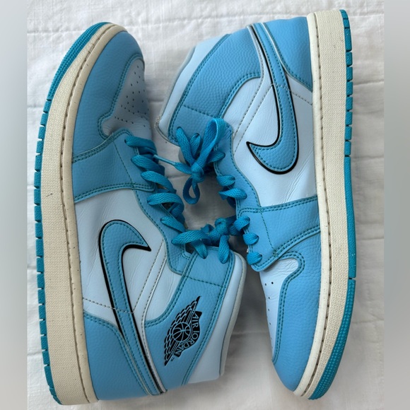 Nike, Air Jordan 1 Mid, Men’s 10.5, Women’s 12 - Picture 4 of 15